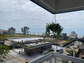 Apto Praia Brava quadra mar